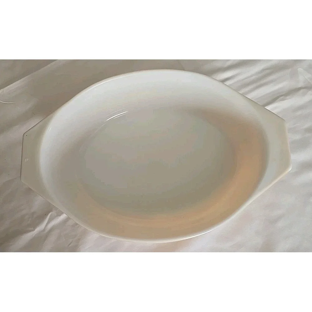 PYREX BUTTERFLY GOLD Oval Casserole 2.5 Qt. Vintage